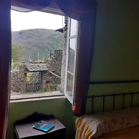 Hostel Escanlar *