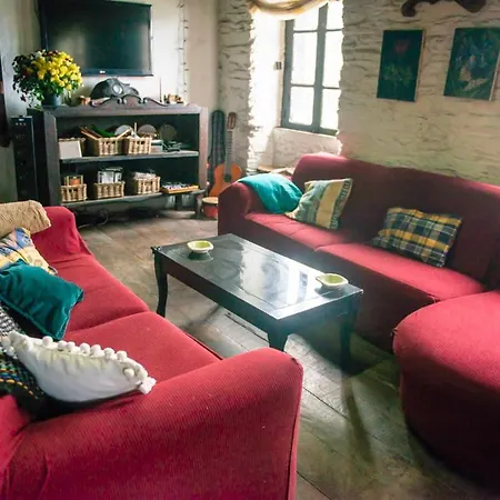 Escanlar Hostel *
